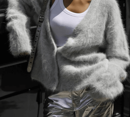 Flauschig elegantes Cardigan - wie eine zarte Liebkosung auf Deine weiche Haut