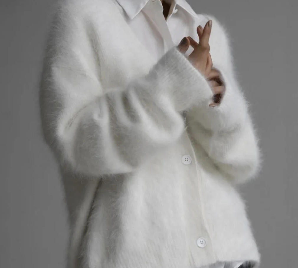 Flauschig elegantes Cardigan - wie eine zarte Liebkosung auf Deine weiche Haut