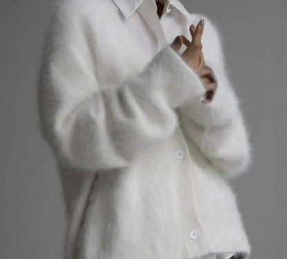 Flauschig elegantes Cardigan - wie eine zarte Liebkosung auf Deine weiche Haut
