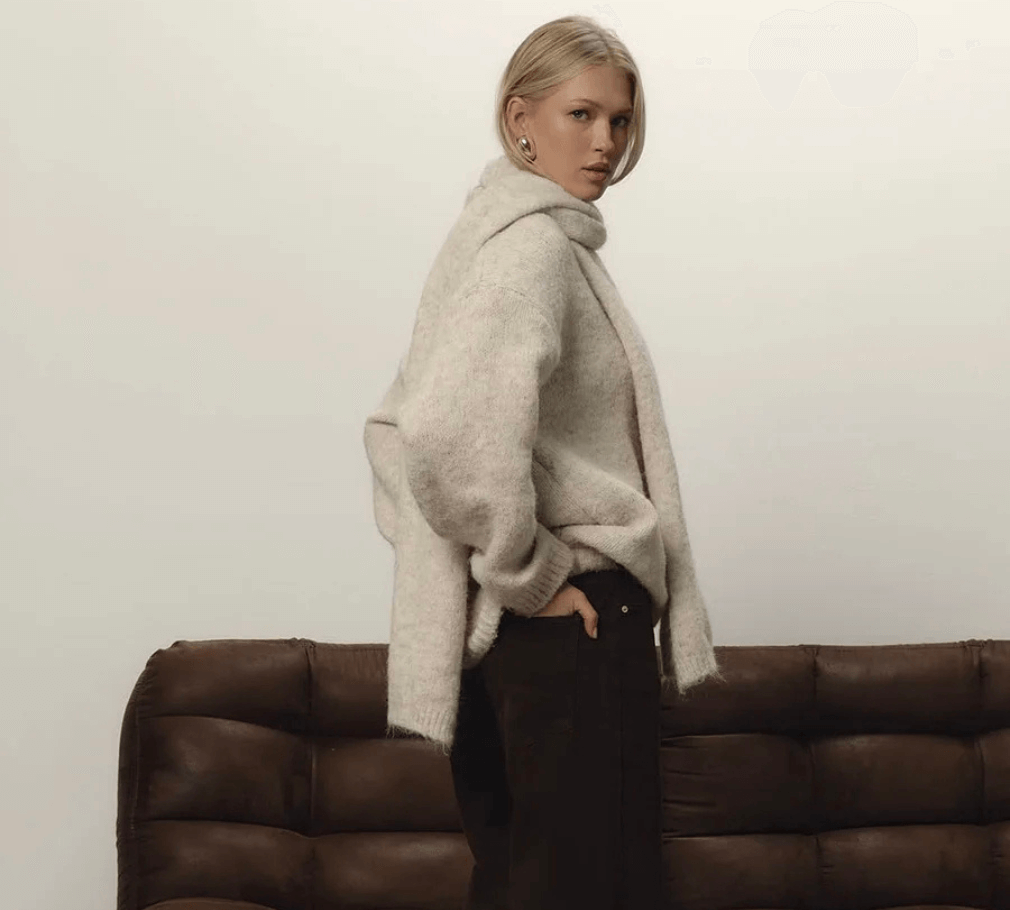 Hochwertiger V-Ausschnitt Pullover mit passendem Schal - Garantiert Dein neues Lieblings-Set